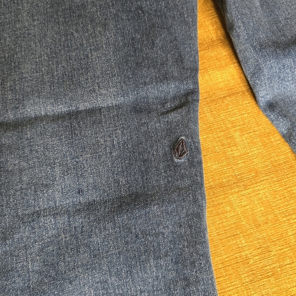 NWT Volcom Girlfriend High Rise Jeans - Picture 5 of 6